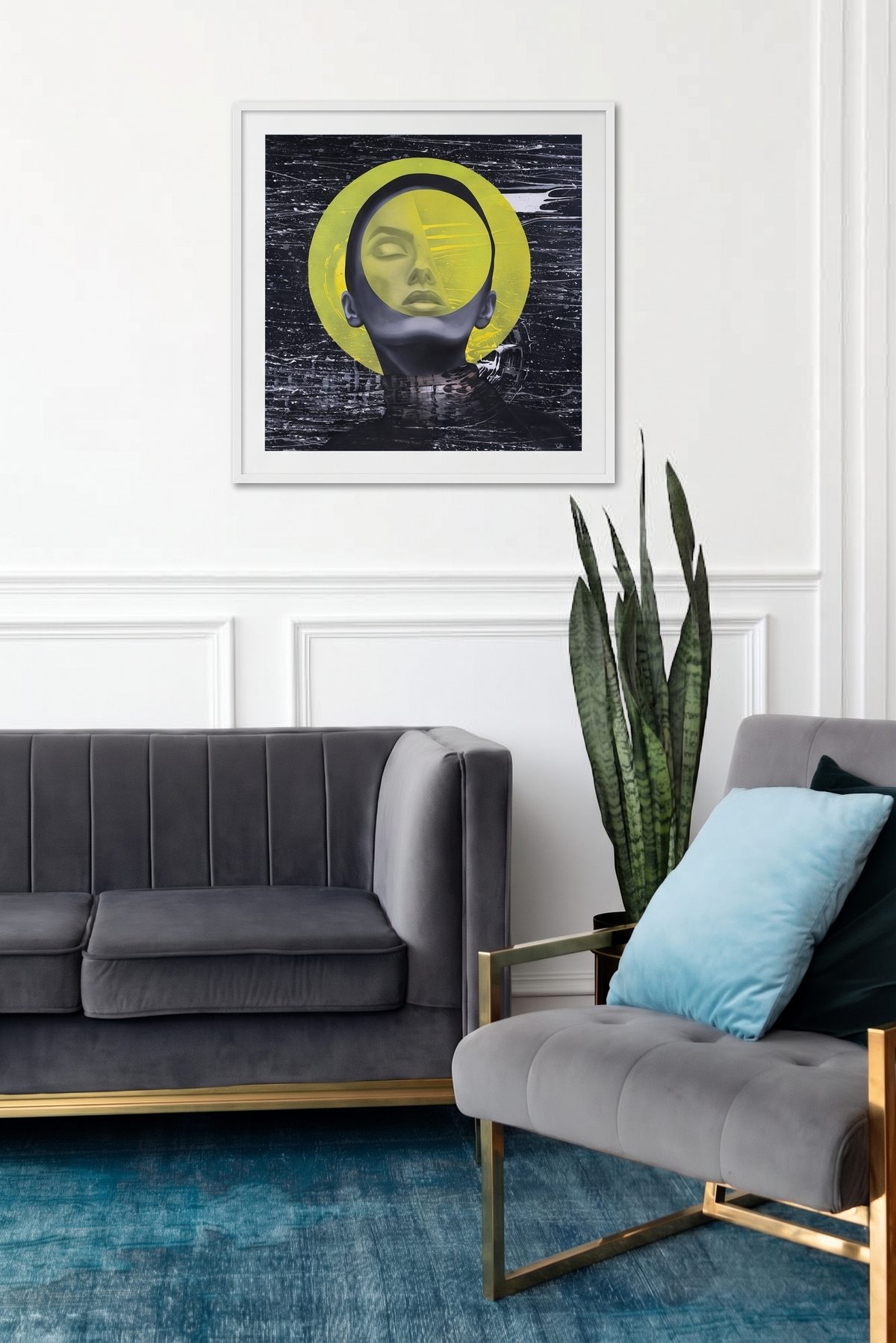 Védia Megvilágosodás című, 100 × 100 cm-es festménye nappali enteriőrben, kanapé fölött