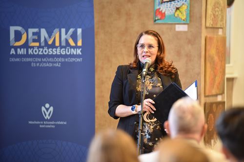 Jakab Beatrix kurátori megnyitója a DEMKI Ifjúsági Házban